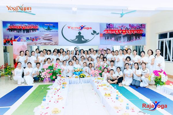 THAM GIA CỘNG ĐÒNG HLV YOGA CÙNG YOGI XUÂN WITH HLV PHƯƠNG ANH