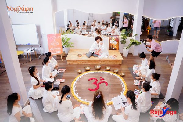 Khóa học HLV Yoga 