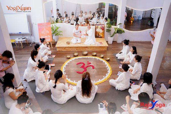 Khóa học HLV Yoga 