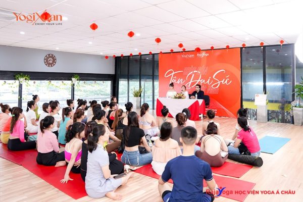 Yogi Xuân và Học viện Yoga Á Châu