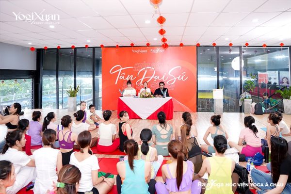 Yogi Xuân và Học viện Yoga Á Châu