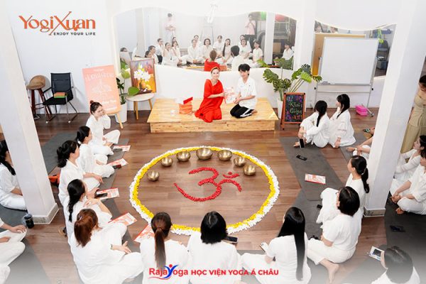 Đào tạo HLV Yoga uy tín