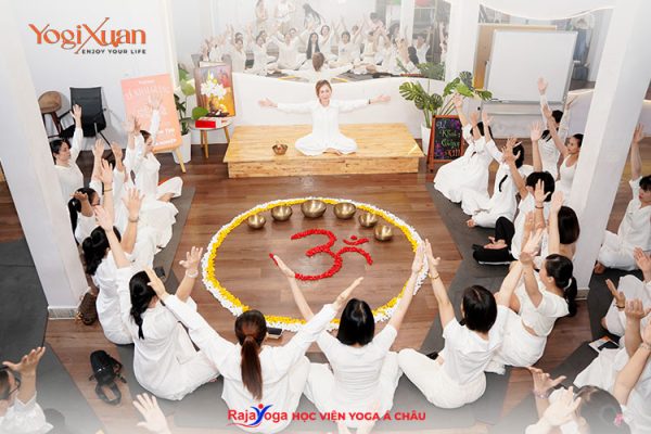 Đào tạo HLV Yoga uy tín