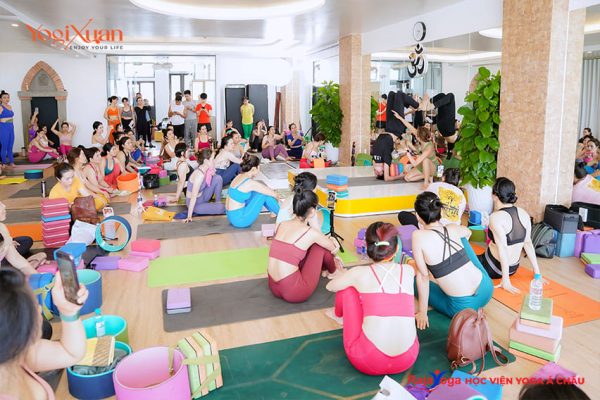  Động Tác Mở Ngực, Mở Lưng Trên  Trong Yoga