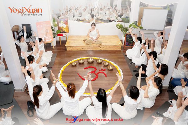 Chương trình học HLV Yoga