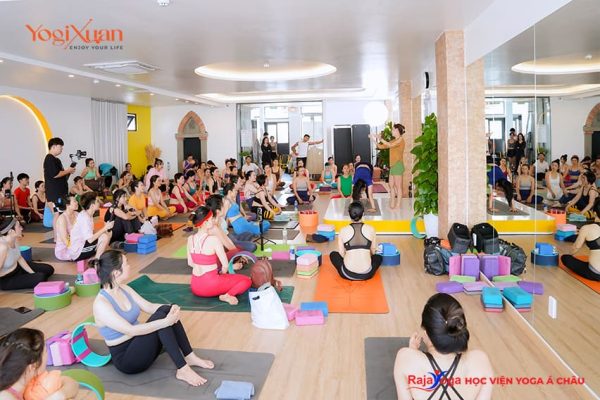 Yoga Giúp Giảm Đau Lưng Trên