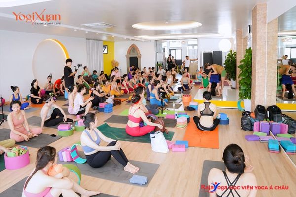 ĐÀO TẠO CHUYÊN SÂU VỀ YOGA CÙNG YOGI XUÂN WITH HLV PHƯƠNG ANH