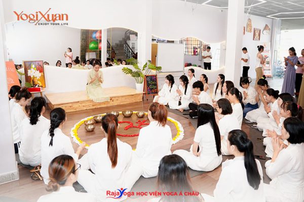 Chương trình học HLV Yoga