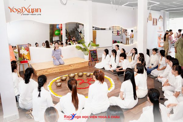 Chương trình học HLV Yoga