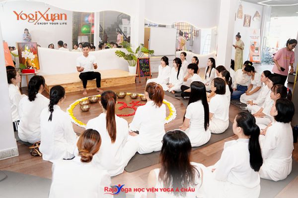 Chương trình học HLV Yoga