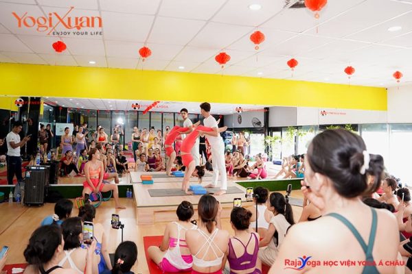 Thực hành mở lưng trên yoga