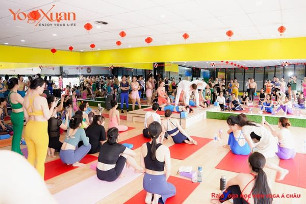 Đào Tạo Huấn Luyện Viên Yoga Toàn Diện Tại Yogi Xuân