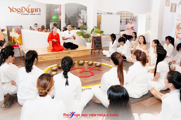 Chương trình học HLV Yoga