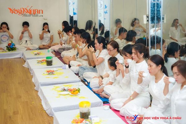 Thiền trà với Yogi Xuân