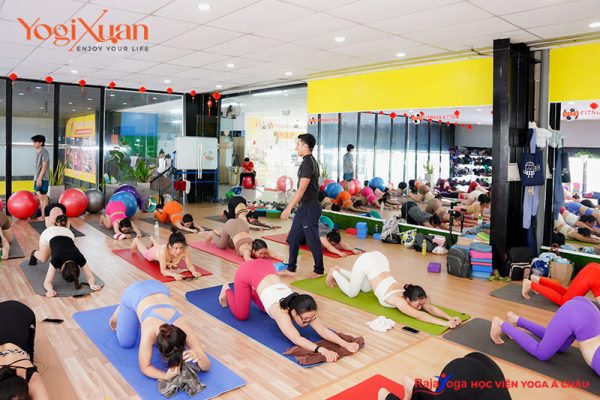 Đào Tạo Huấn Luyện Viên Yoga Toàn Diện Tại Yogi Xuân