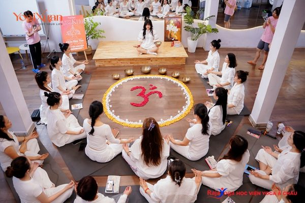 Khóa HLV Yoga Chuyên Nghiệp