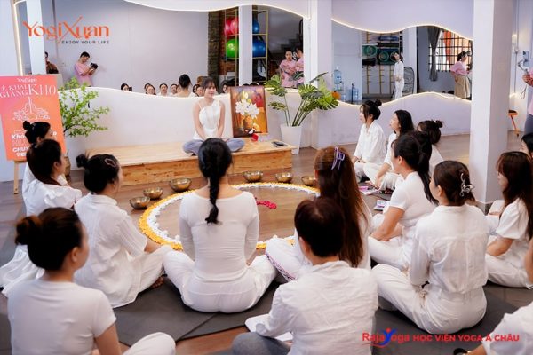 KHÓA ĐÀO TẠO CHO NGƯỜI MỚI CÙNG YOGI XUÂN WITH PHƯƠNG ANH